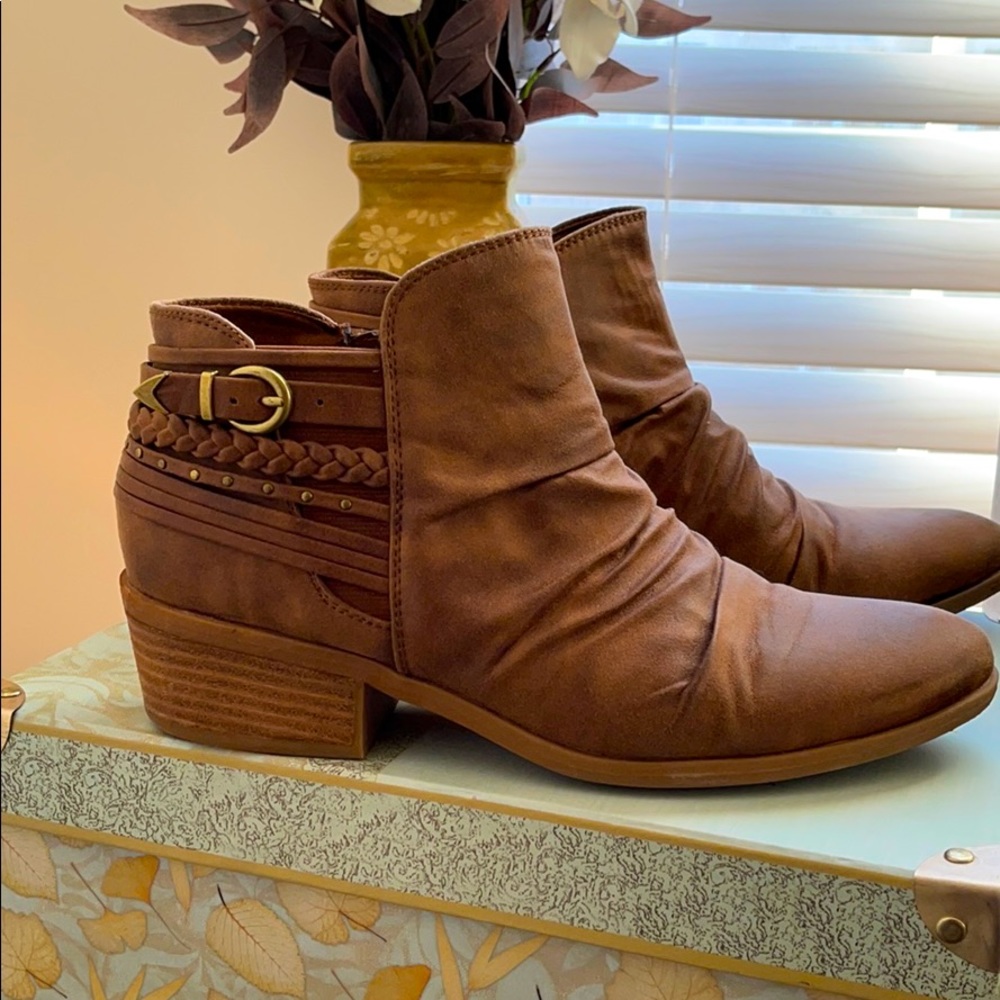 BareTraps Ankle Brown Booties 🤎